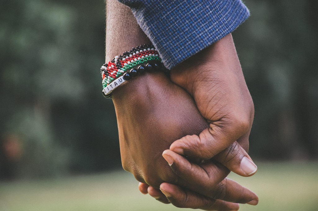 How to Tell if a Man is Interested in You | Amolatina Scam