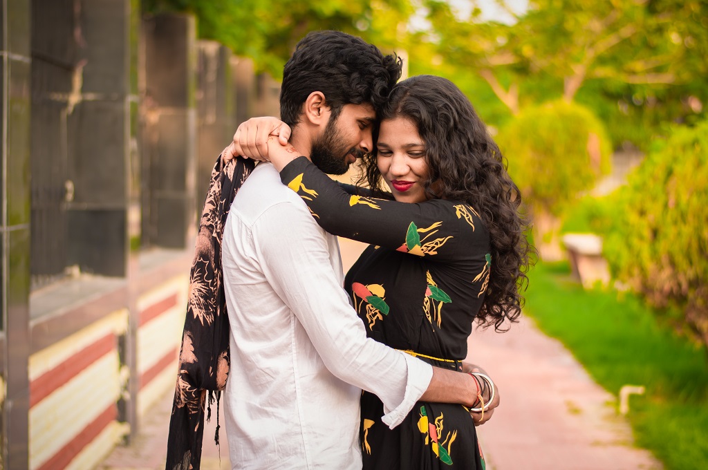 How to Tell the Difference Between Your Soulmate and Your Twin Flame